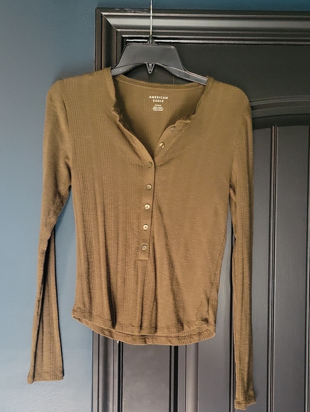 American Eagle Outfitters Olive Ribbed Long-Sleeve Henley Size Medium